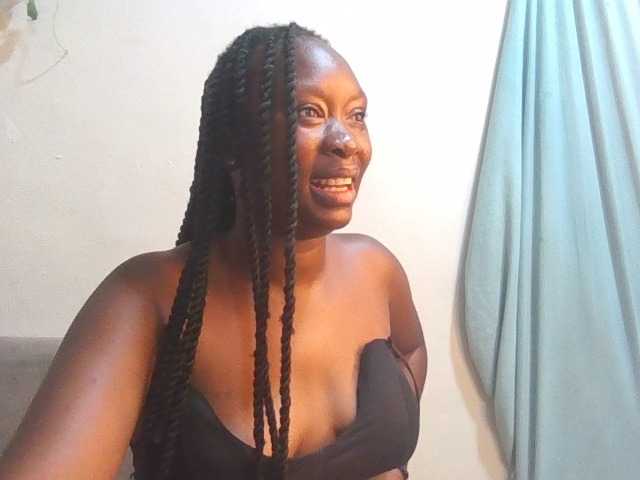 Midnightqueen01 live cam on BongaCams