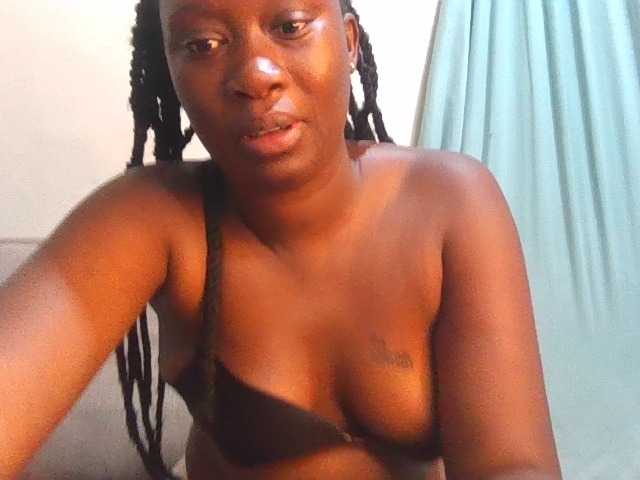 Midnightqueen01 live cam on BongaCams