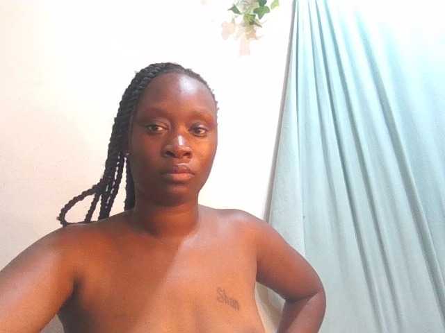 Midnightqueen01 live cam on BongaCams