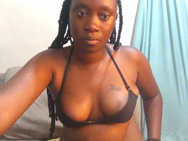 Midnightqueen01 live cam on BongaCams