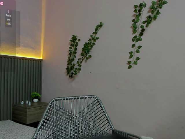 nikigoddes1 live cam on BongaCams