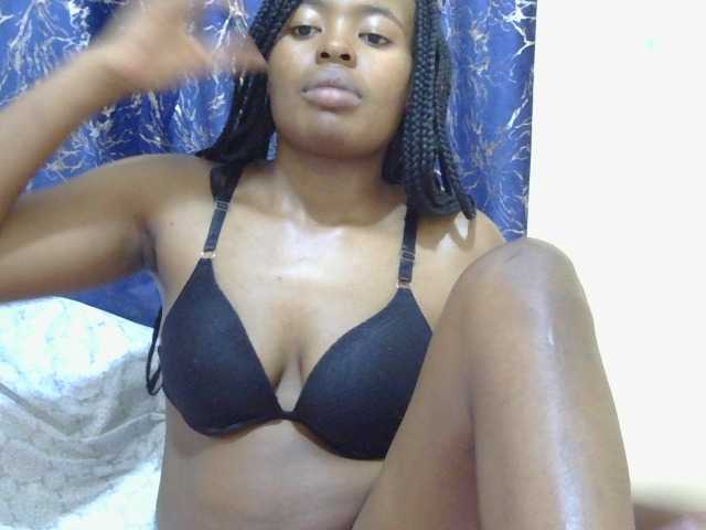 Blackfoxebony live cam on BongaCams