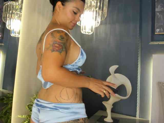 Modelo: EllaMartin