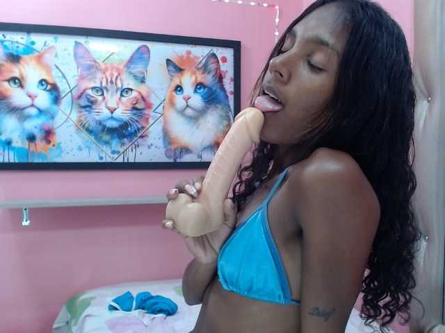 saradoll18x live cam on BongaCams