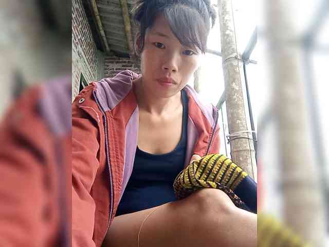 Sunny-Vietnamgir... Live Webcam on BongaCams