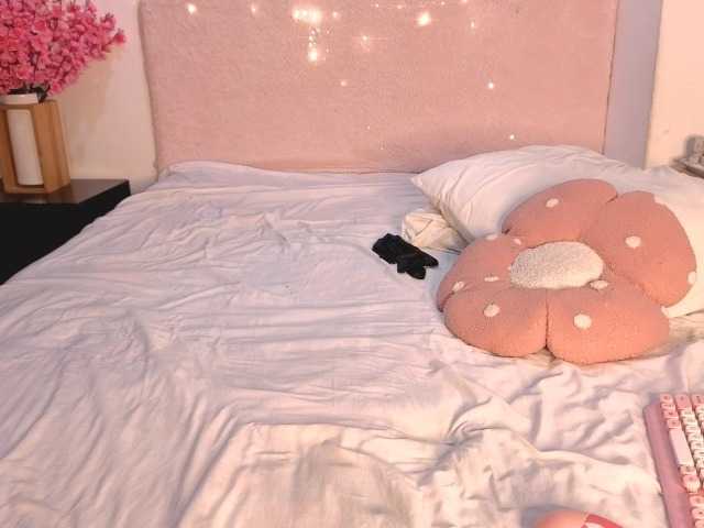 Miaswiss live cam on BongaCams