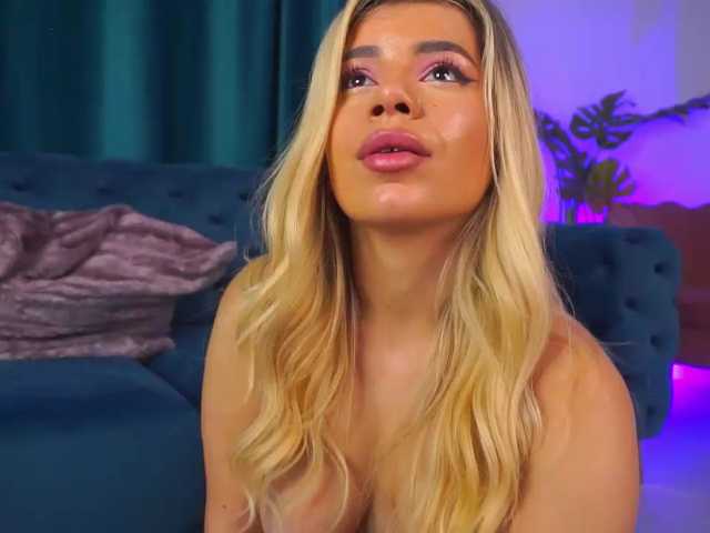 BlondyDaisy live cam on BongaCams