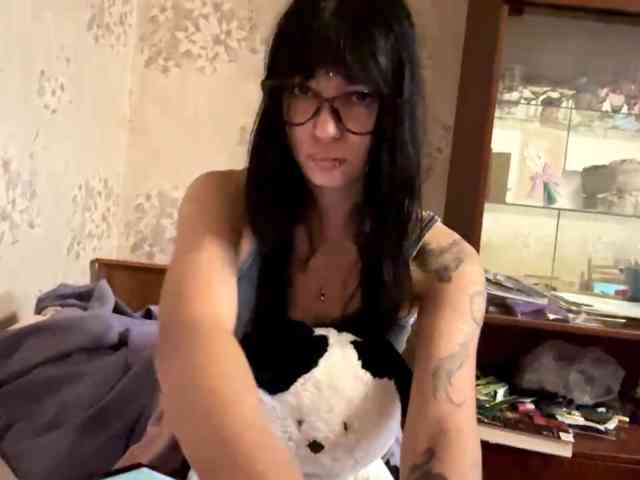 Julissaarnell's cam show statistics and live stream