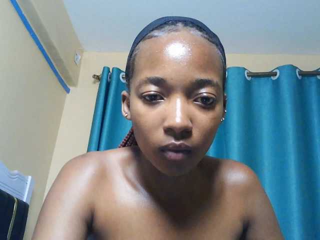 le modèle Hot-fine-girl est en webcam porno dans un show sur le site bongacams, il possède les tags suivants: Ebony,Redhead,Hairy