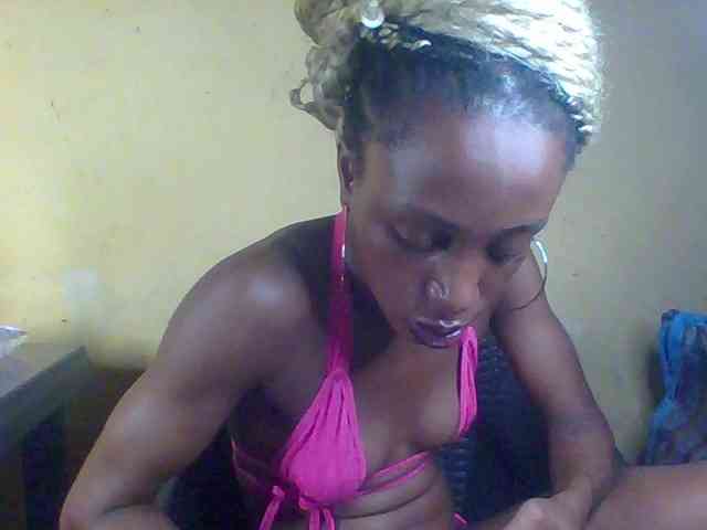 Sexymusclegurl webcam