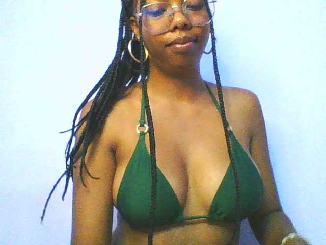 DrLaura live cam preview