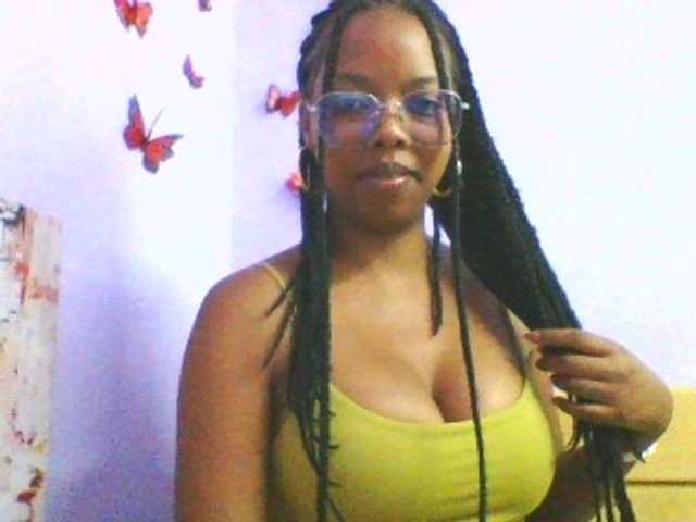 DrLaura live cam on BongaCams