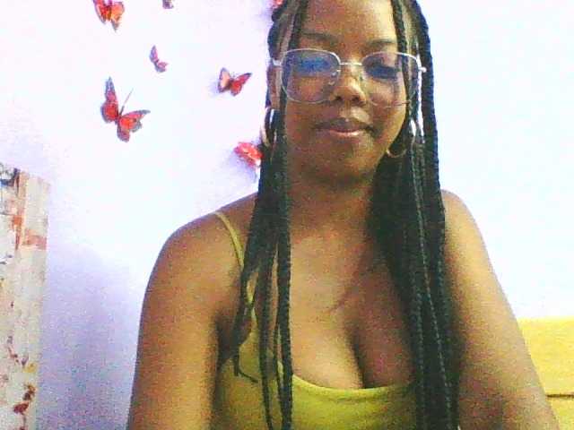 DrLaura live cam on BongaCams