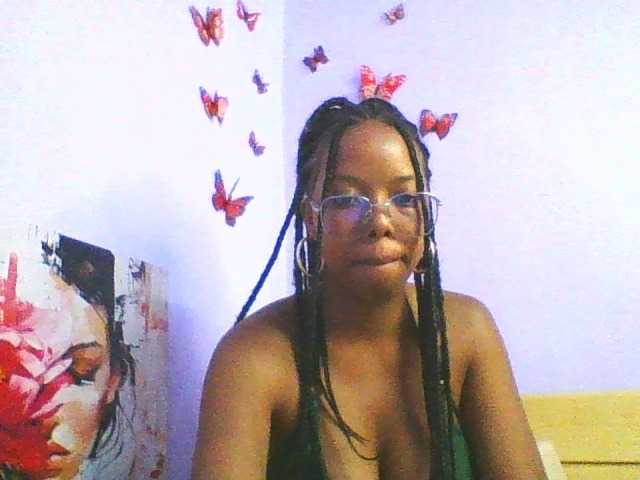 DrLaura live cam preview
