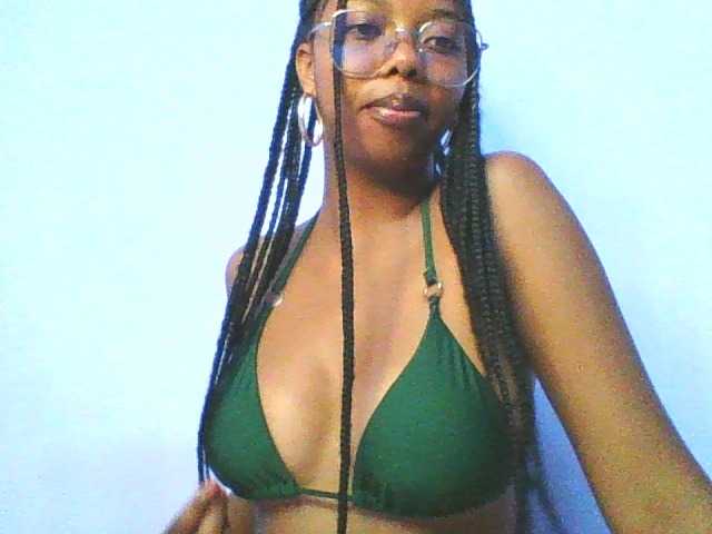 DrLaura live cam preview