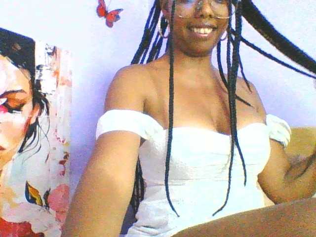 DrLaura live cam on BongaCams