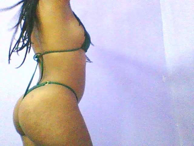 DrLaura live cam on BongaCams