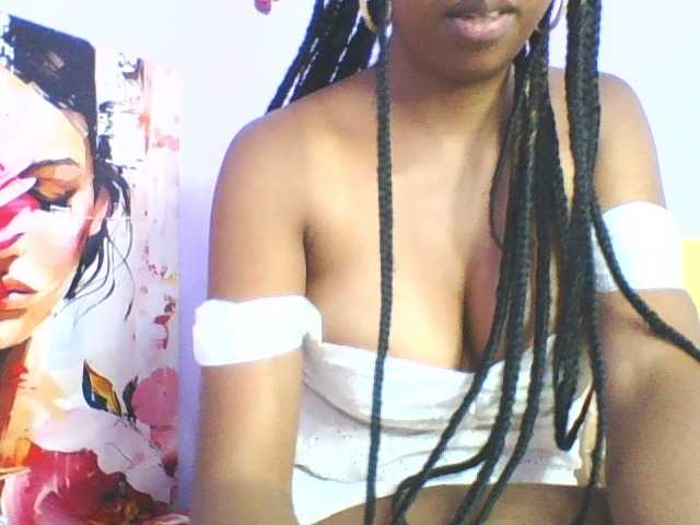 DrLaura live cam on BongaCams