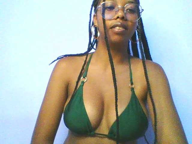 DrLaura live cam preview