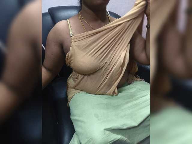 Lavanya12 live cam on BongaCams