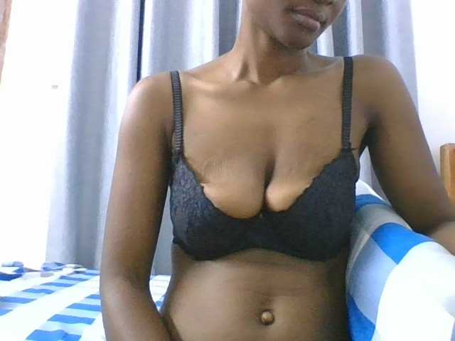 Sera-booty555 live cam on BongaCams