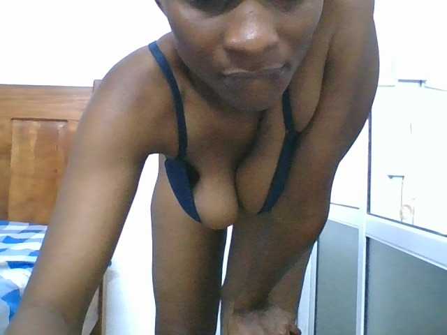 Sera-booty555 live cam on BongaCams