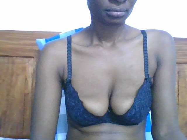 Sera-booty555 live cam on BongaCams