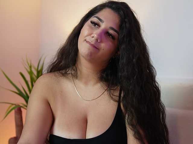 JuliaPistol live cam on BongaCams