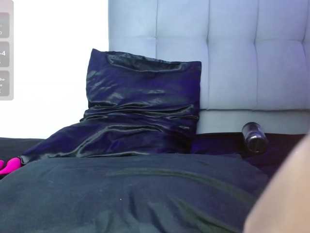 Ashley-Moon live cam on BongaCams