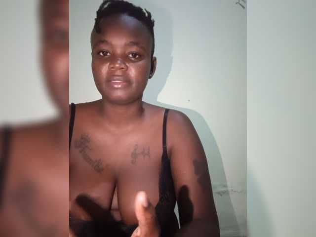 Chocolate-Goddess256 live cam preview