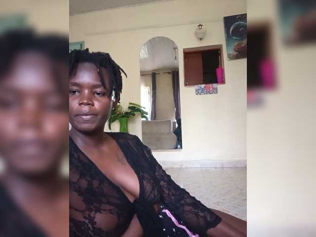 Chocolate-Goddess256 live cam on BongaCams