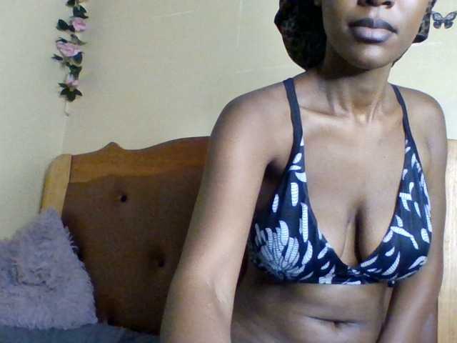 Hotpussy41 live cam on BongaCams