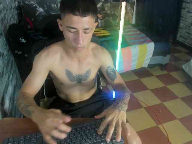Cristopherjune's cam show statistics and live stream