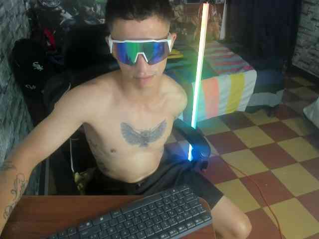 Cristopherjune's cam show statistics and live stream