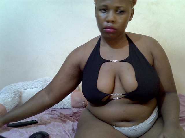 SweetThicky live cam on BongaCams