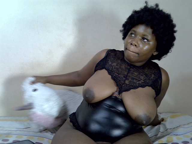 SweetThicky live cam on BongaCams