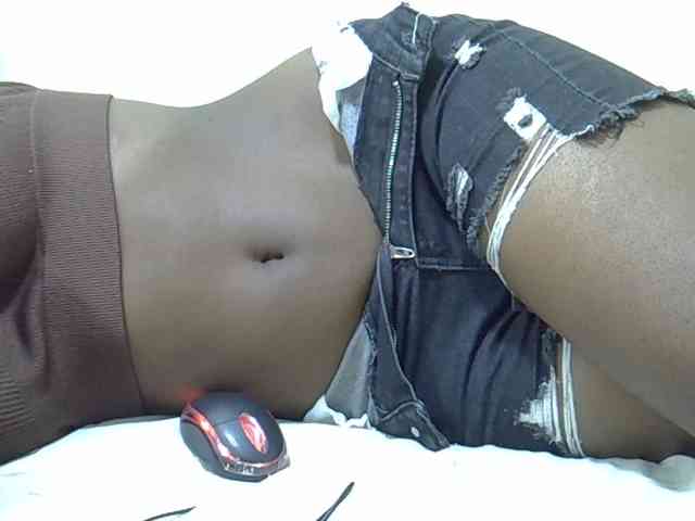 Model: Petitelily