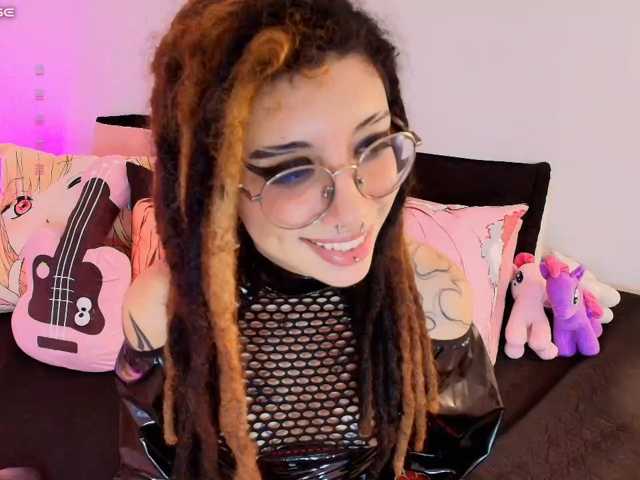 Anniecrow live cam on BongaCams