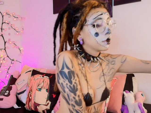 Anniecrow live cam on BongaCams