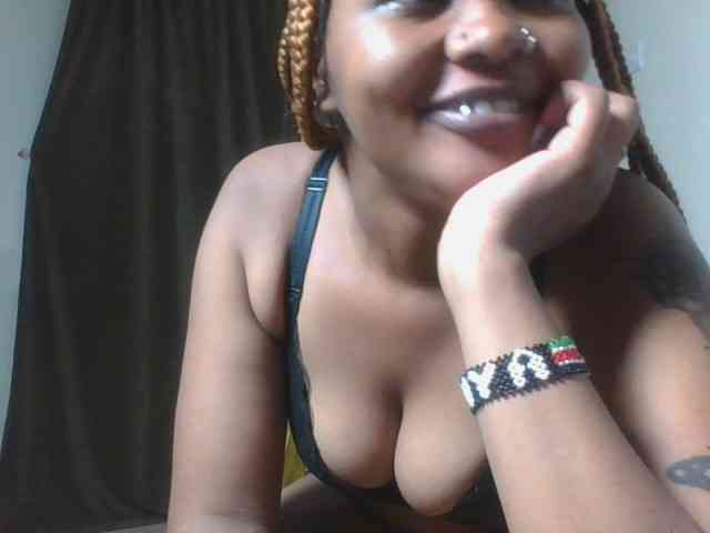 Nudebliss webcam