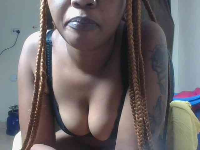 Nudebliss's cam show statistics and live stream