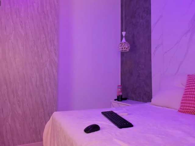 AureliaSinclair live cam preview