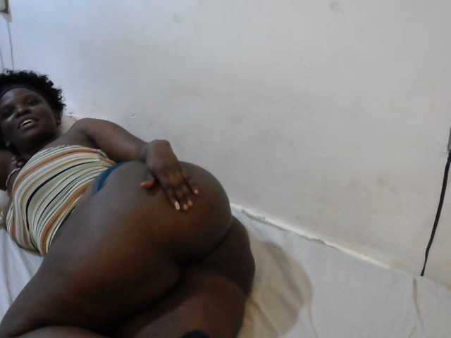 Curvylizy live cam on BongaCams