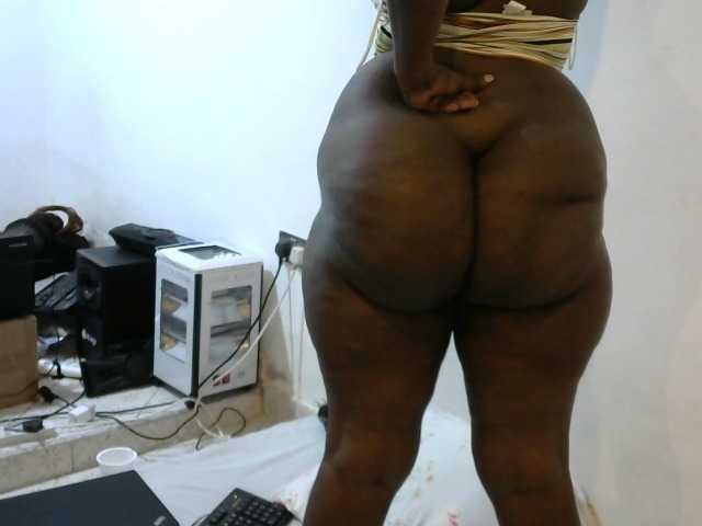 Curvylizy live cam on BongaCams