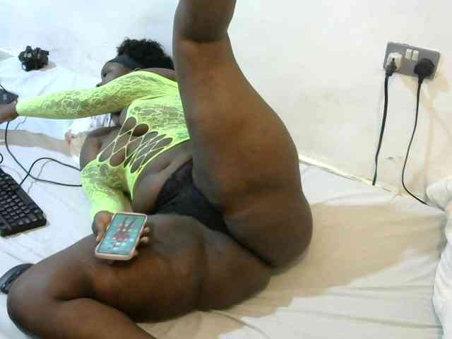 Model: Curvylizy