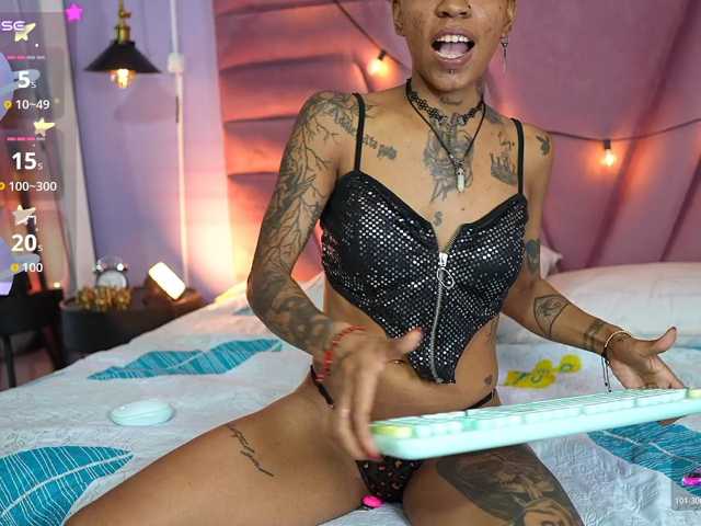 brunnetandwild live cam on BongaCams