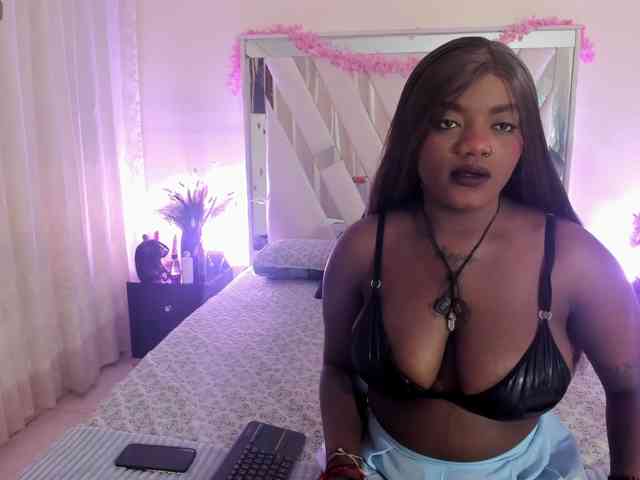 mia-boobs22's live room