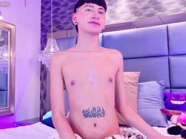Femboy-Tiann live cam