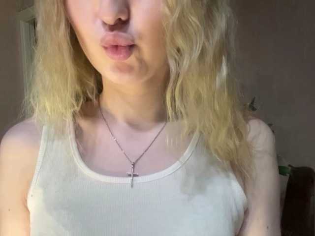 XochitlPeden live cam on BongaCams