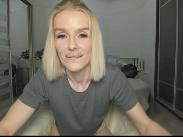 lanadancer live cam on BongaCams